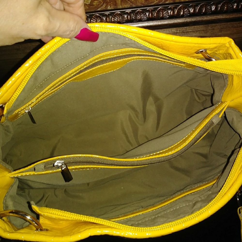 YELLOW 🆕SATCHEL✨🆒👀 - Picture 7 of 8